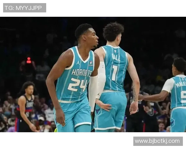 夏洛特黄蜂与布鲁克林篮网激战正酣谁能在NBA赛场上笑到最后
